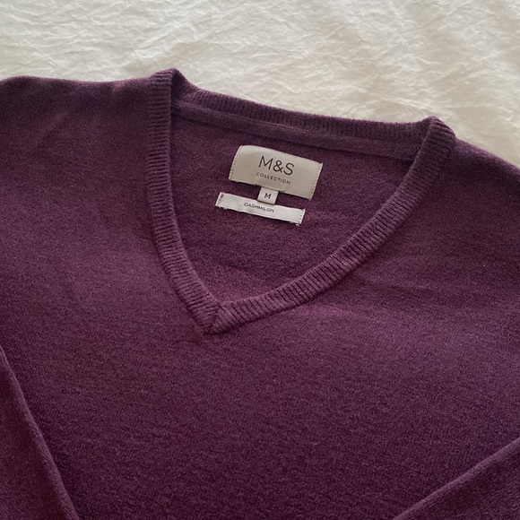 Mens M NWOT cashmere-feel plum V-neck sweater - Picture 4 of 7